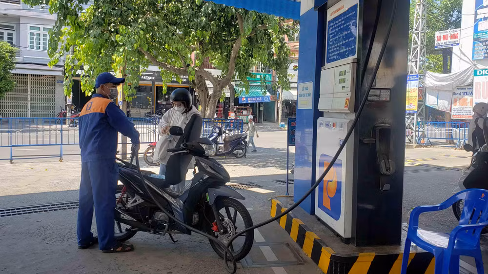 Các cửa hàng xăng dầu đều bán hàng bình thường.