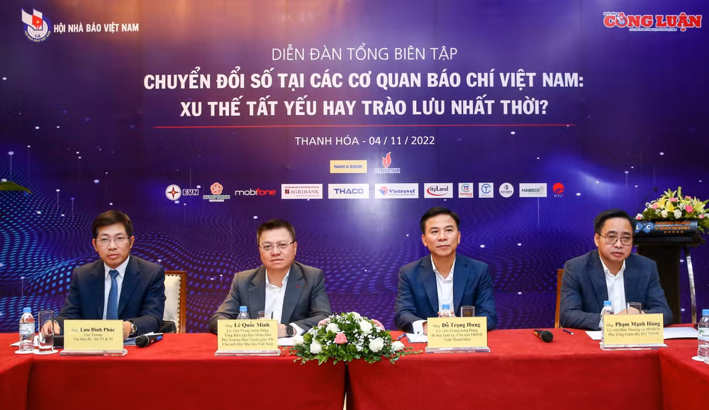 Đồng chí Lê Quốc Minh cùng đồng chí Đỗ Trọng Hưng chủ trì điều hành diễn đàn.