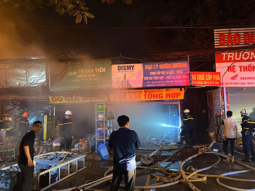 Theo thông tin ban đầu, lửa bắt nguồn từ ki-ốt 69C vốn là quán bún cá.