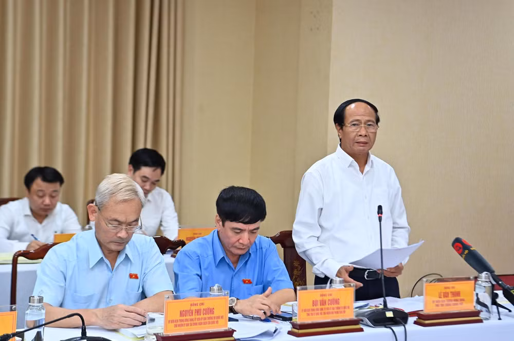 Phó Thủ tướng Chính phủ Lê Văn Thành phát biểu ý kiến tại buổi làm việc. (Ảnh Duy Linh)