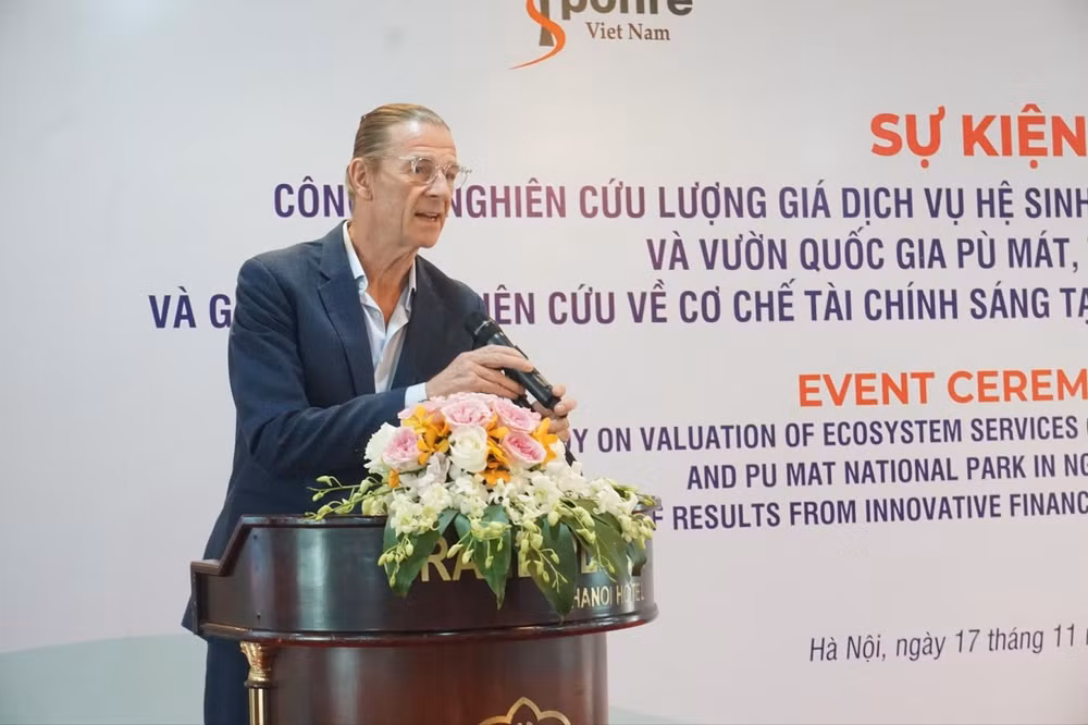 Ông Dominic Scriven OBE, Chủ tịch Dragon Capital Việt Nam phát biểu tại lễ công bố.
