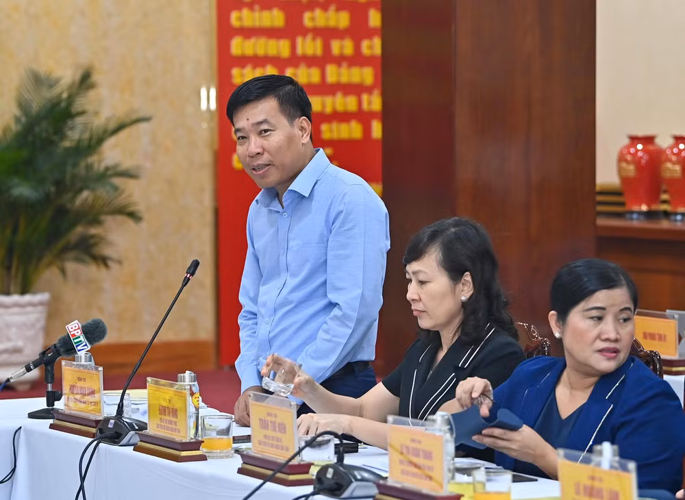 Bí thư Tỉnh ủy Bình Phước Nguyễn Mạnh Cường phát biểu ý kiến tại buổi làm việc. (Ảnh Duy Linh)