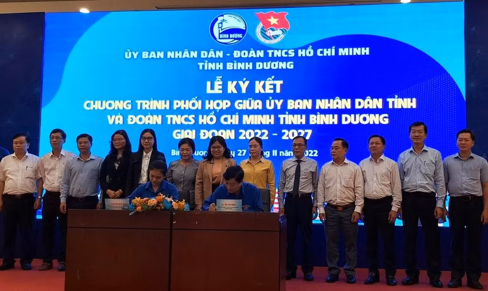 Ký kết Chương trình phối hợp công tác giữa Ủy ban nhân dân tỉnh Bình Dương với Ban Chấp hành Đoàn Thanh niên Cộng sản Hồ Chí Minh tỉnh Bình Dương.