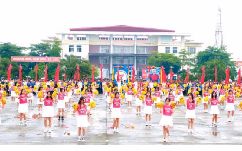 Màn biểu diễn của các em học sinh tại Đại hội Thể dục thể thao huyện Mê Linh.