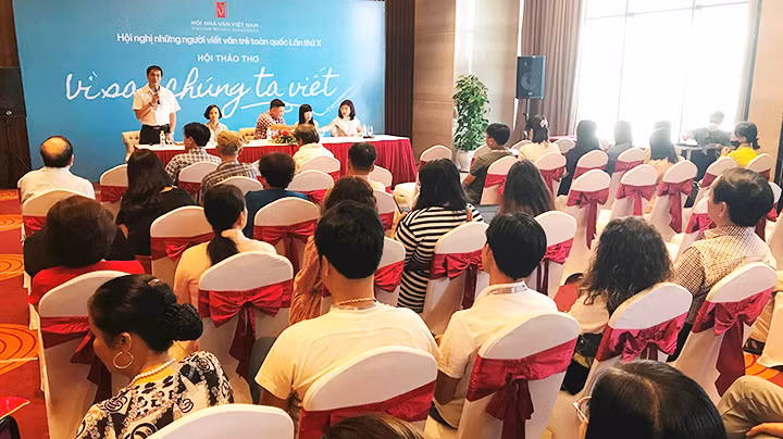 Tọa đàm tại hội nghị viết văn trẻ toàn quốc năm 2022.