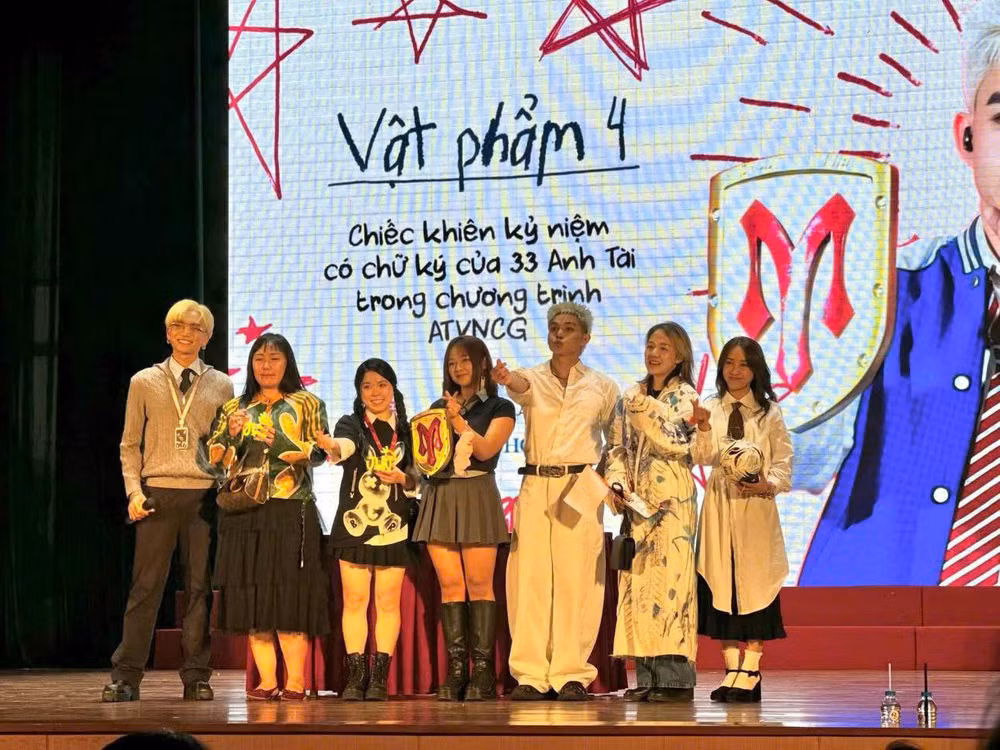 Jun Phạm đấu giá vật phẩm góp quỹ “Vết sẹo cuộc đời”