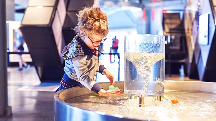 Trẻ em tham gia chương trình tại bảo tàng. Ảnh: MSN