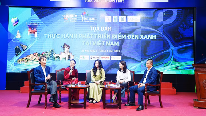 Các diễn giả trao đổi tại diễn đàn VITM Hà Nội 2025.
