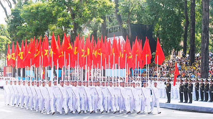 Khối cờ Đảng, cờ Tổ quốc trong lễ diễu binh - diễu hành.Ảnh: DUY LINH