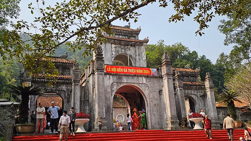 Tam quan Đền Bà Triệu ở xã Triệu Lộc, huyện Hậu Lộc, tỉnh Thanh Hóa.