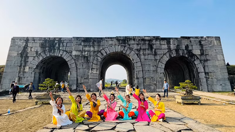 Cổng phía nam Thành nhà Hồ ở huyện Vĩnh Lộc, tỉnh Thanh Hóa.