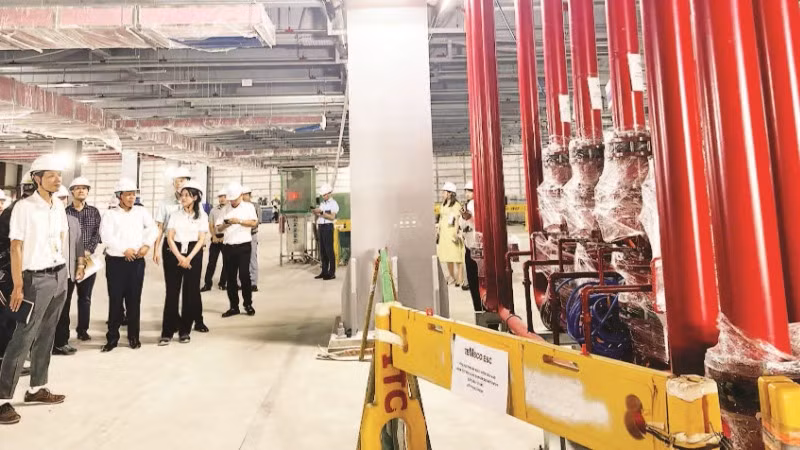 Ban Quản lý Khu kinh tế Hải Phòng kiểm tra tiến độ dự án nhà máy LG Innotek Hải Phòng giai đoạn III tại khu công nghiệp Tràng Duệ.