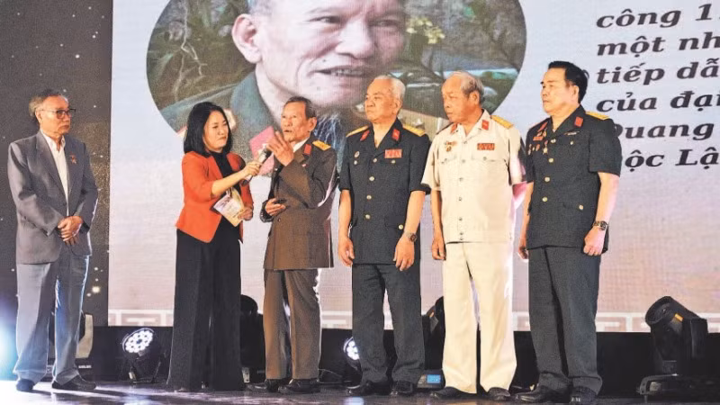 Các nhân chứng lịch sử hồi tưởng lại về ngày chiến thắng trong cuộc gặp gỡ xúc động tại Bảo tàng Hà Nội.