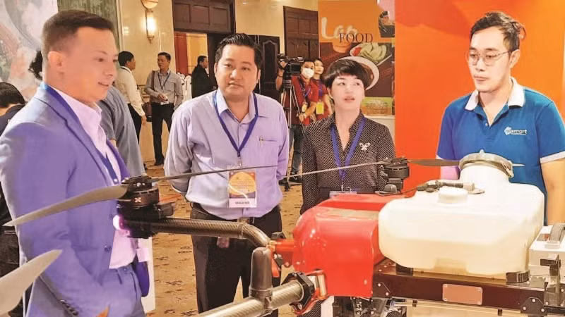 Doanh nghiệp trong Khu Công nghệ cao thành phố trưng bày sản phẩm tại Diễn đàn Xúc tiến thương mại và đầu tư Thành phố Hồ Chí Minh.