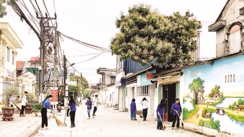 Tuổi trẻ xã Ninh Khang, thành phố Hoa Lư, tỉnh Ninh Bình chung sức xây dựng nông thôn mới.