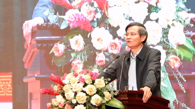 Đồng chí Đoàn Minh Huấn, Bí thư Tỉnh ủy Ninh Bình phát biểu tại tọa đàm.