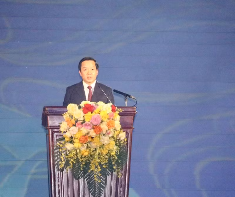 Chủ tịch Ủy ban nhân dân tỉnh Ninh Bình Phạm Quang Ngọc phát biểu khai mạc. (Ảnh: Thùy Dung)