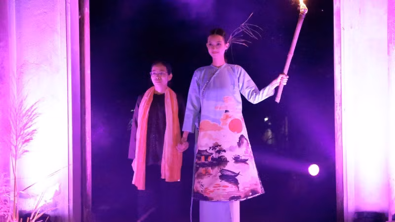 Trình diễn bộ sưu tập áo dài trong chương trình.