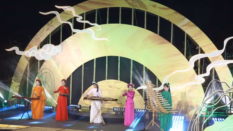 Tiết mục hòa tấu các nhạc phẩm dân gian truyền thống.