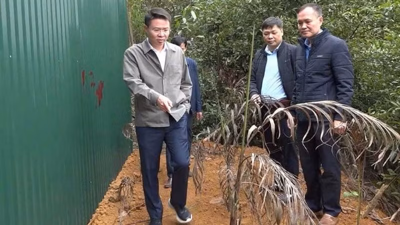 Giám đốc Công an tỉnh Phú Thọ Nguyễn Minh Tuấn kiểm tra tại hiện trường.