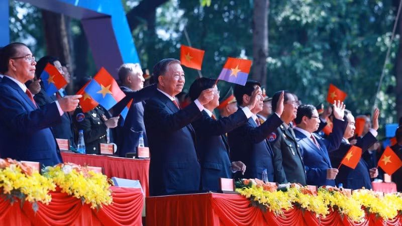 Các đồng chí lãnh đạo, nguyên lãnh đạo Đảng, Nhà nước và bạn bè quốc tế dự buổi lễ. (Ảnh TTXVN)