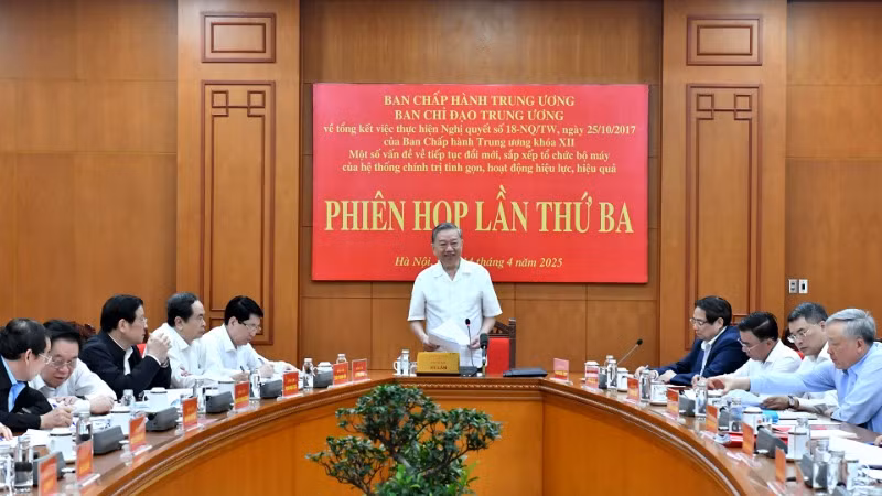 Tổng Bí thư Tô Lâm chủ trì Phiên họp lần thứ 3 về tổng kết việc thực hiện Nghị quyết số 18-NQ/TW. (Ảnh: ĐĂNG KHOA)