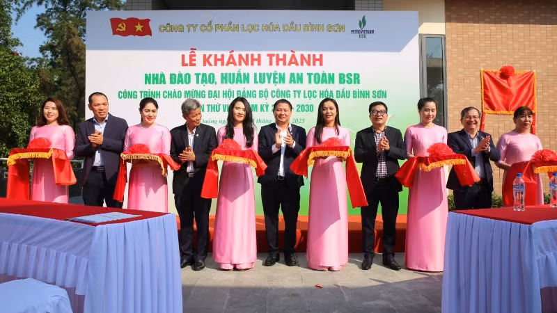 Lãnh đạo BSR cắt băng khánh thành công trình nhà đào tạo,huấn luyện an toàn.