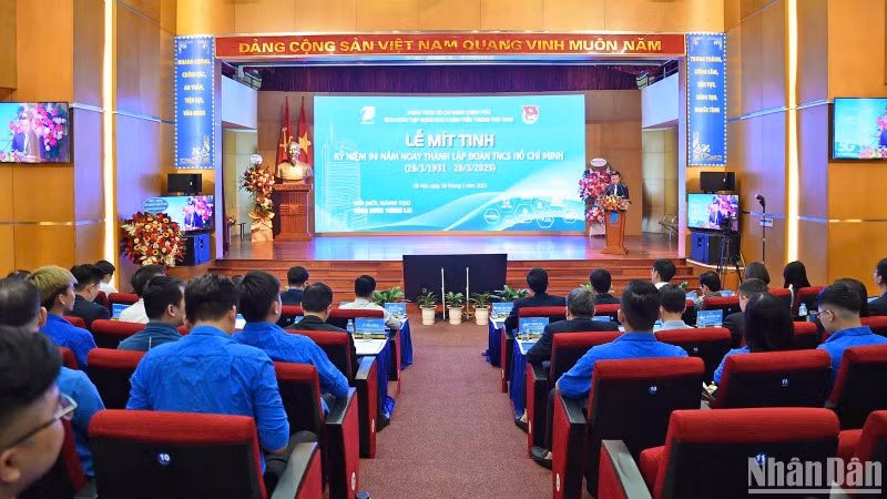 Toàn cảnh lễ mít-tinh.