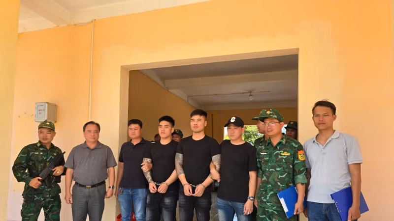 Công an tỉnh Phú Yên phối hợp Đồn biên phòng cửa khẩu quốc tế Lệ Thanh bắt giữ Nhu và Tiến. 