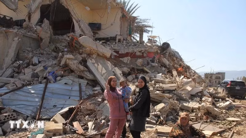 Tòa nhà bị phá hủy do xung đột tại Adaisseh, Liban. (Ảnh: THX/TTXVN)