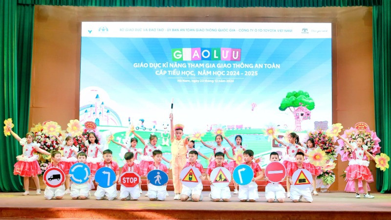 Chương trình giao lưu, giáo dục kỹ năng về an toàn giao thông cho học sinh tiểu học năm học 2024-2025 tại Hà Nam.