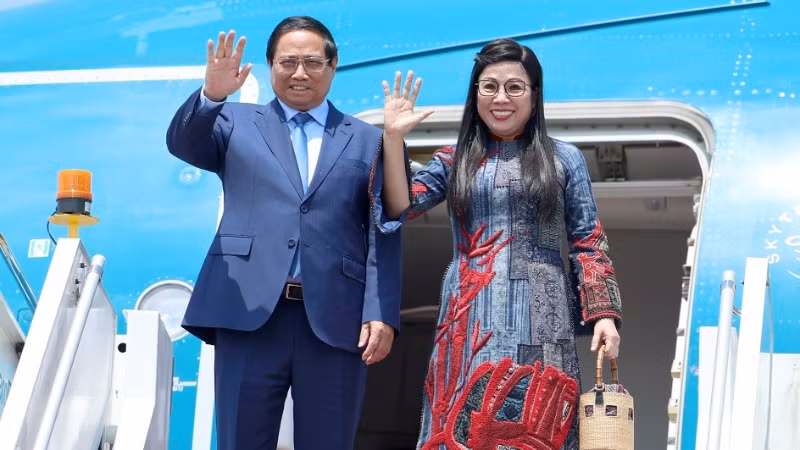 Thủ tướng Phạm Minh Chính và Phu nhân kết thúc chuyến thăm chính thức Malaysia và tham dự Hội nghị Cấp cao ASEAN lần thứ 46. (Ảnh: Dương Giang/TTXVN)