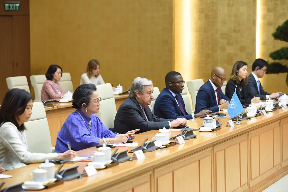 Tổng Thư ký Liên hợp quốc Antonio Guterres và các thành viên trong đoàn tại buổi hội kiến.