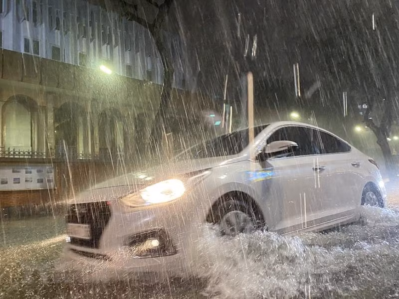 [Ảnh] Đà Nẵng: Mưa lớn kéo dài, nhiều tuyến đường ngập sâu trong nước ảnh 12