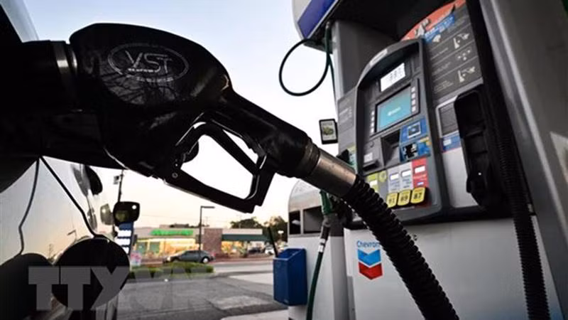 Một trạm xăng ở Los Angeles, California, Mỹ. (Ảnh: AFP/TTXVN)