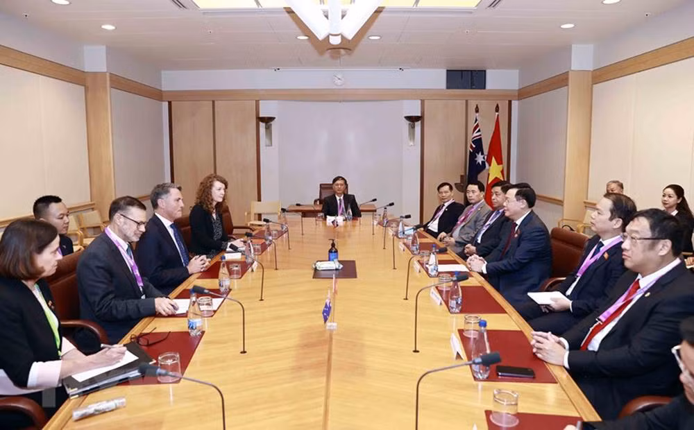 Trong chương trình thăm chính thức Australia, Chủ tịch Quốc hội Vương Đình Huệ tiếp Nghị sĩ Richard Marles, Phó Thủ tướng, Bộ trưởng Quốc phòng Australia.