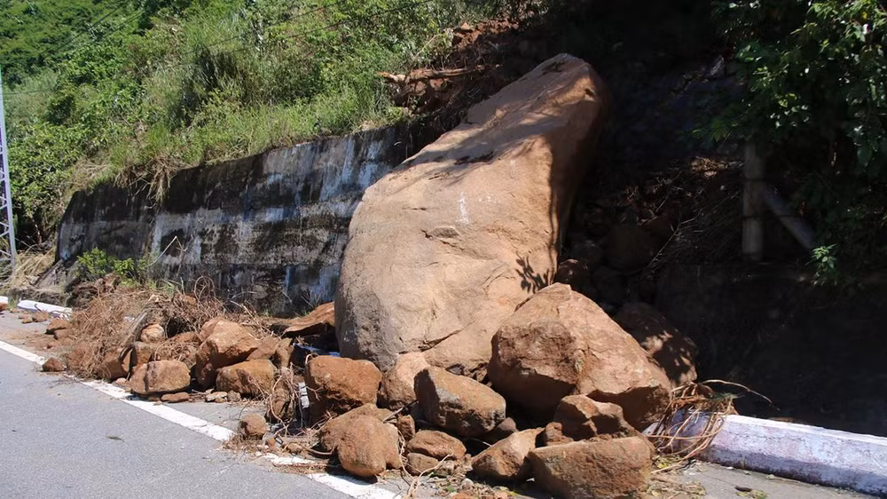 Đà Nẵng khẩn trương khắc phục sạt lở tại khu vực bán đảo Sơn Trà ảnh 4