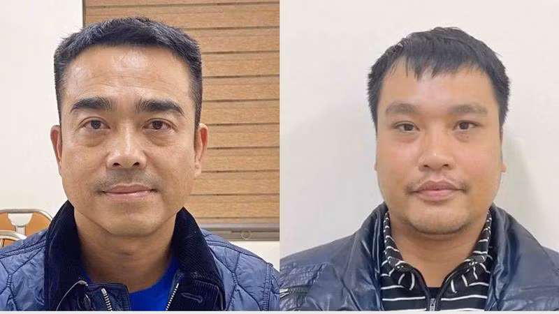 Lê Hồng Sơn và Phạm Bá Sơn (từ trái qua) tại cơ quan điều tra. (Nguồn: Bộ Công an/TTXVN)