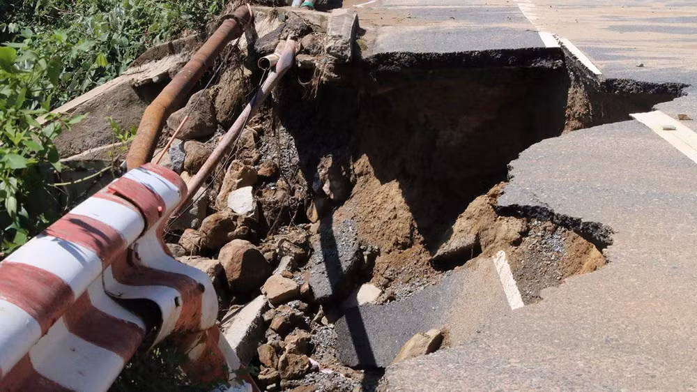 Đà Nẵng khẩn trương khắc phục sạt lở tại khu vực bán đảo Sơn Trà ảnh 5