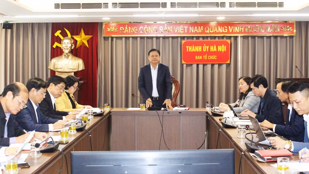 Lãnh đạo Ban Tổ chức Thành ủy Hà Nội thông tin về việc triển khai “Sổ tay đảng viên điện tử”.