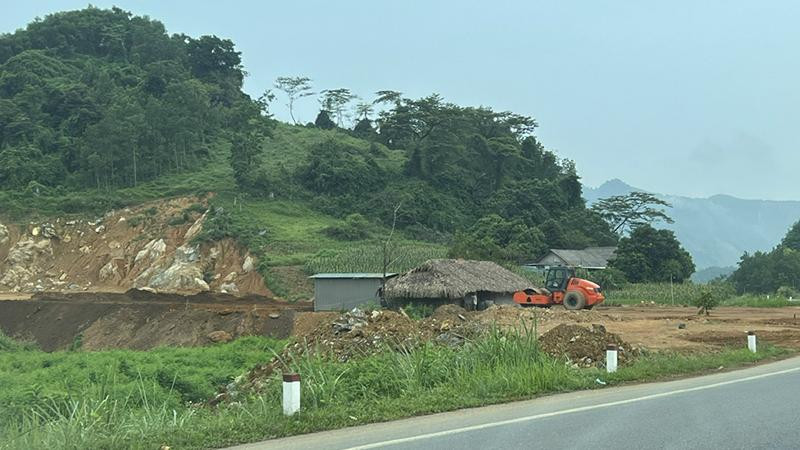 Một khu vực đang san ủi tại xã Quảng Chu. 