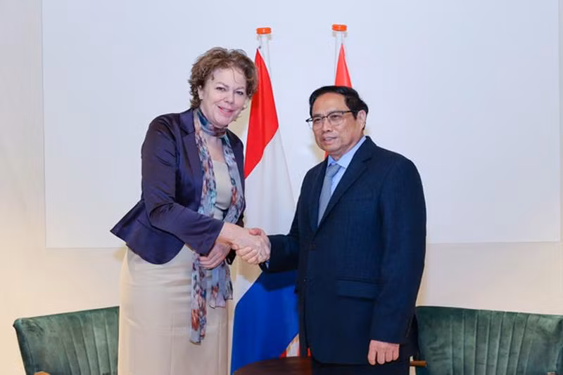 Thủ tướng tiếp bà Ingrid Thijssen, Chủ tịch Liên đoàn Giới chủ Hà Lan. (Ảnh: VGP)