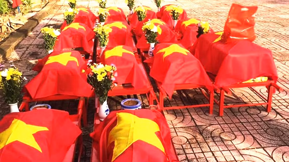 Sau Lễ truy điệu, các hài cốt liệt sĩ được an táng tại Nghĩa trang liệt sĩ huyện Ea Súp.