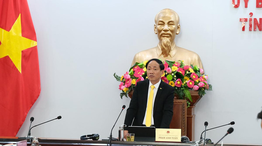 Chủ tịch Ủy ban nhân dân tỉnh Bình Định Phạm Anh Tuấn phát biểu ý kiến tại hội nghị.