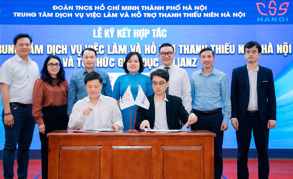 Đại diện các bên ký kết hợp tác hướng nghiệp, tuyển sinh trong khuôn khổ Tọa đàm.