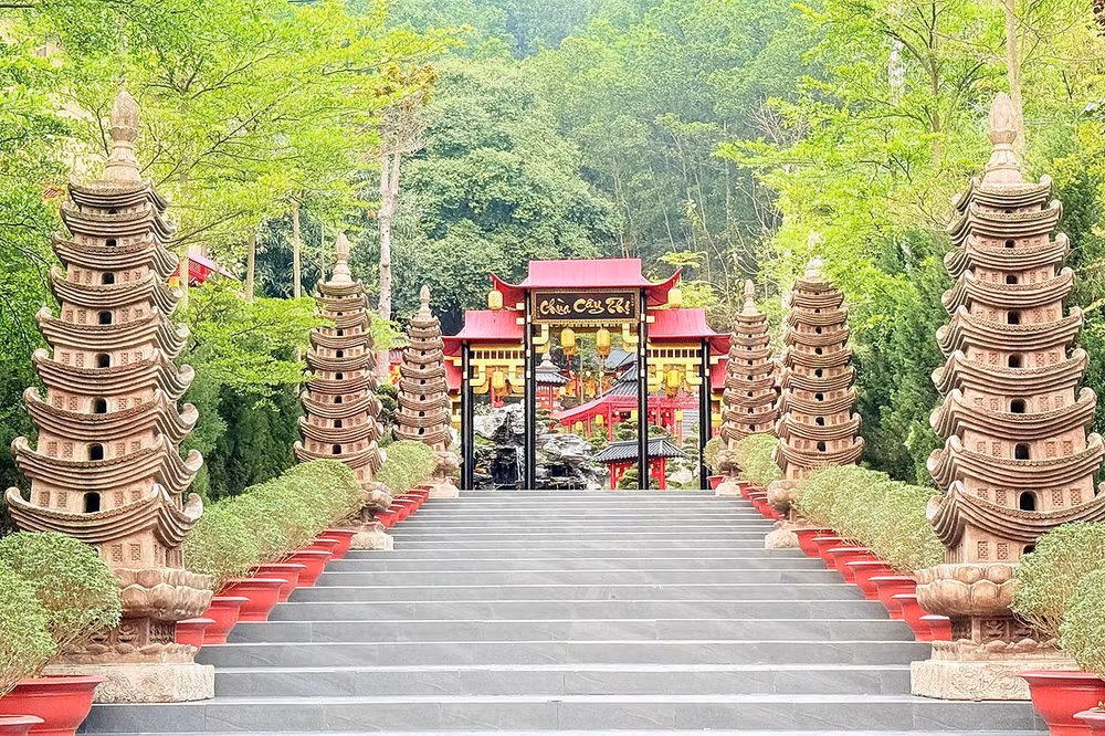 Lối đi lên chùa Cây Thị đã được tu sửa, phục dựng. Lối đi lên chùa Cây Thị đã được tu sửa, phục dựng.