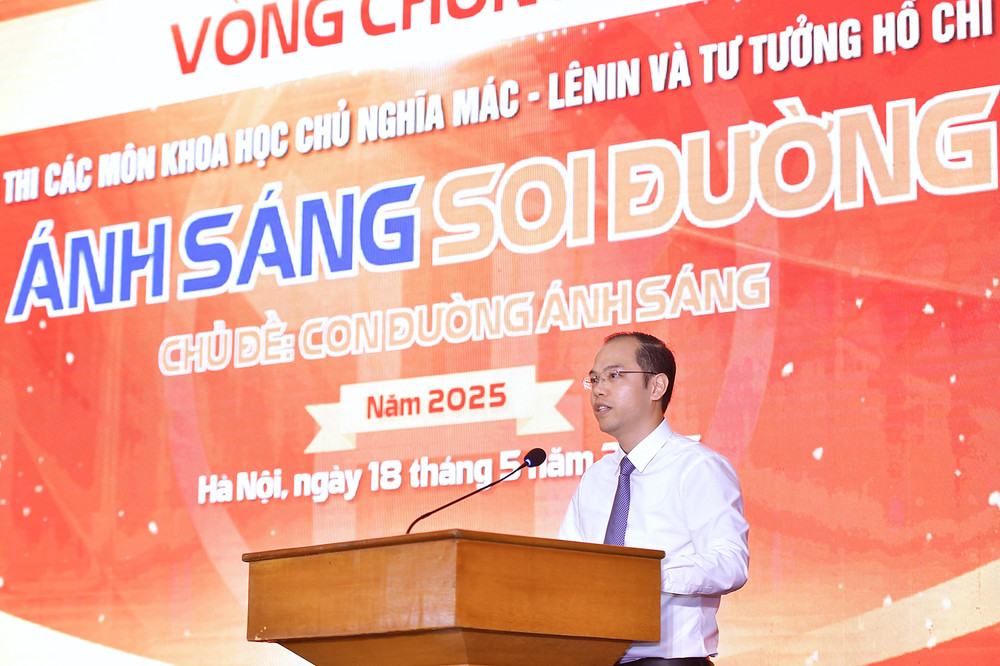 Đồng chí Nguyễn Tiến Hưng phát biểu ý kiến tại Vòng chung kết Hội thi. Đồng chí Nguyễn Tiến Hưng phát biểu ý kiến tại Vòng chung kết Hội thi.