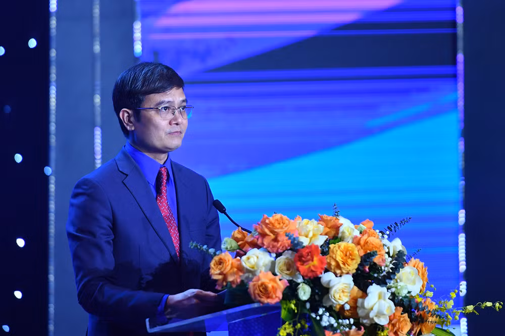 Đồng chí Bùi Quang Huy đọc diễn văn kỷ niệm 94 năm Ngày thành lập Đoàn Thanh niên Cộng sản Hồ Chí Minh.