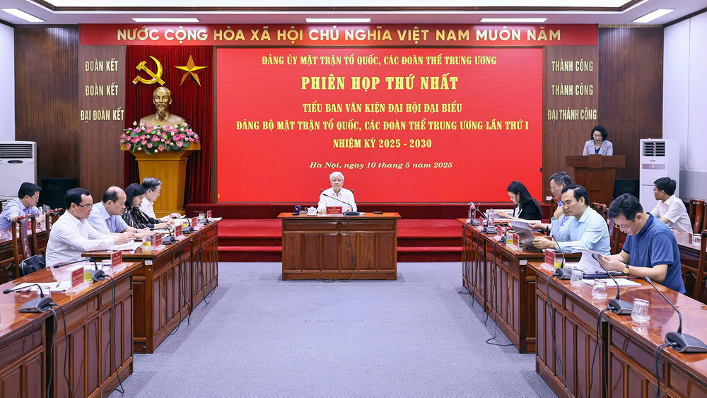 Toàn cảnh phiên họp.
