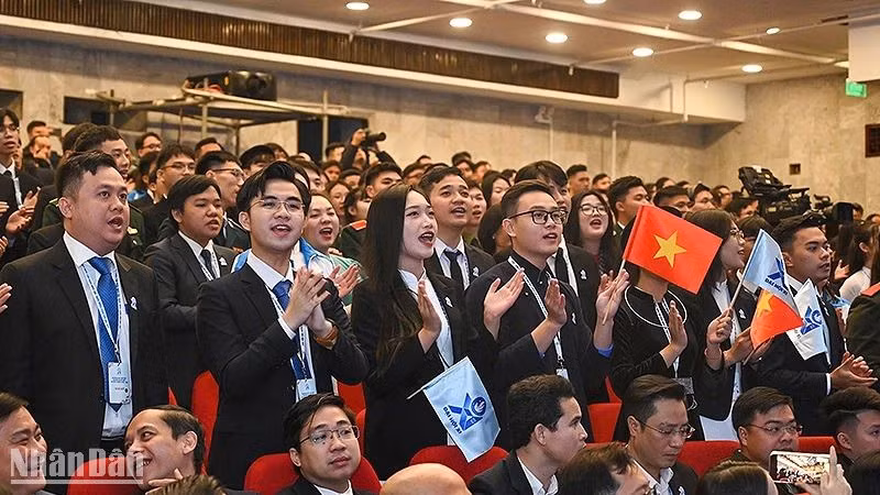 Sinh viên tiêu biểu, xuất sắc tại Đại hội đại biểu toàn quốc Hội Sinh viên Việt Nam lần thứ XI, nhiệm kỳ 2023-2028. (Ảnh: Duy Linh)